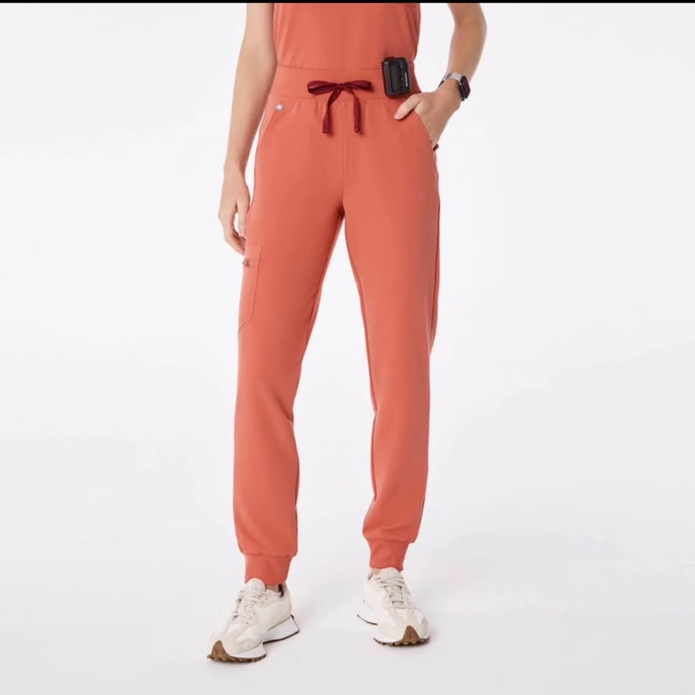 Figs Women's spiced cider Jogger Scrub Set - Spiced cider size small and XS - Picture 4 of 10